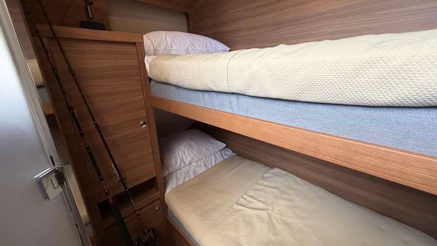 2025 Aquila 54 ENCLOSED BRIDGE