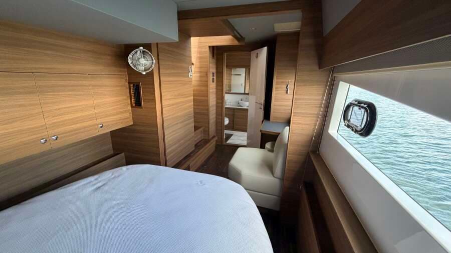 2025 Aquila 54 ENCLOSED BRIDGE