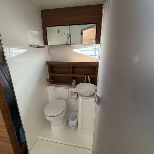 2025 Aquila 54 ENCLOSED BRIDGE