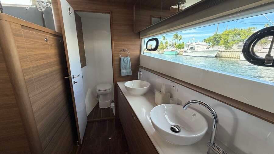 2025 Aquila 54 ENCLOSED BRIDGE