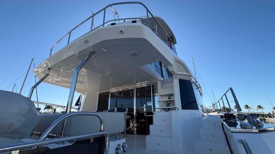 2025 Aquila 54 ENCLOSED BRIDGE