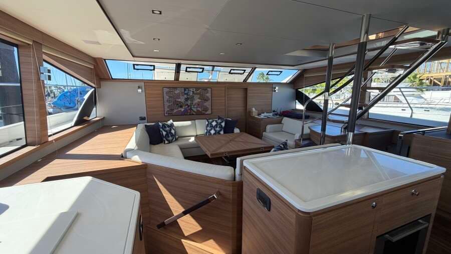 2025 Aquila 54 ENCLOSED BRIDGE