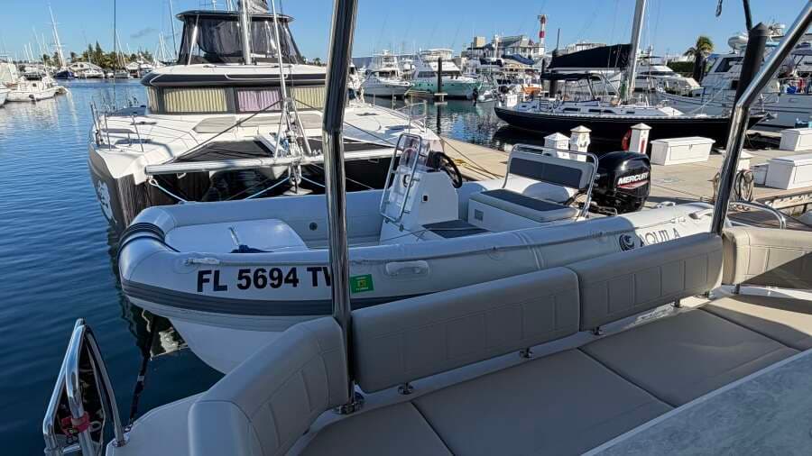 2025 Aquila 54 ENCLOSED BRIDGE