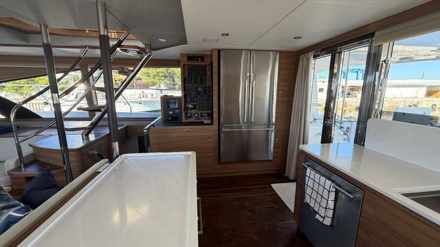 2025 Aquila 54 ENCLOSED BRIDGE