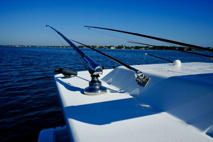 Yellowfin 32 Luhn 32- Garmin and Outriggers