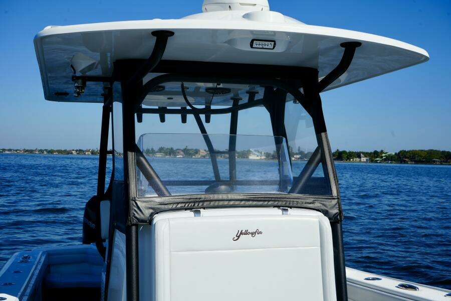 Yellowfin 32 Luhn 32- Center Console