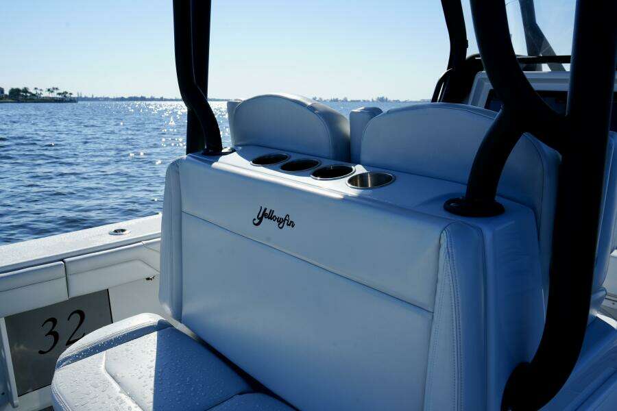 Yellowfin 32 Luhn 32- Aft Seating with Cupholders