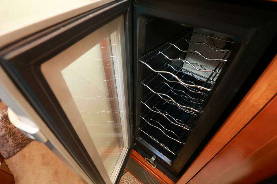 2007 Cruisers 520 Express