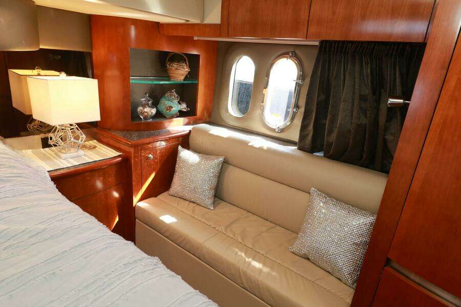 2007 Cruisers 520 Express