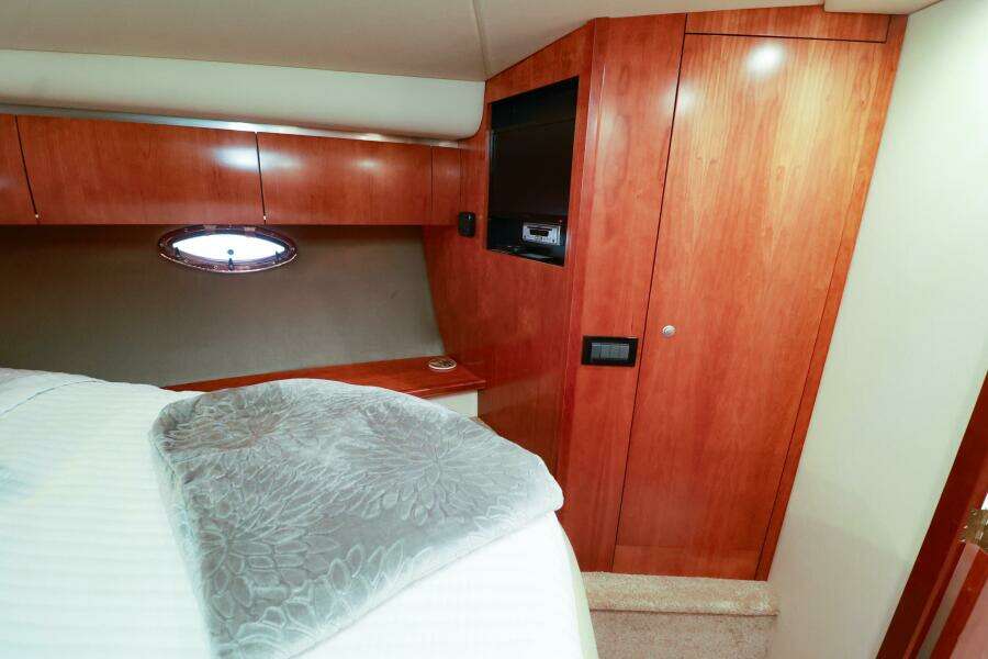 2007 Cruisers 520 Express