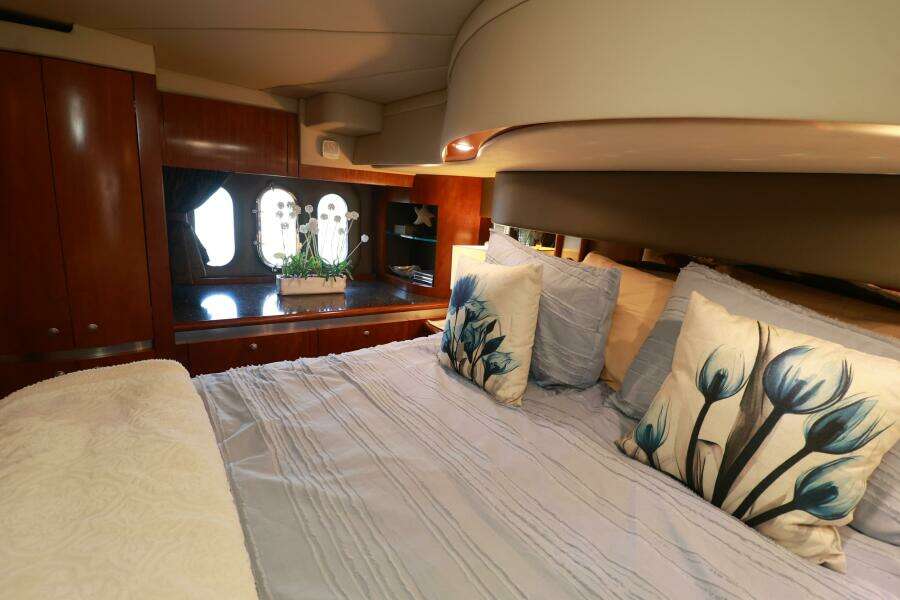 2007 Cruisers 520 Express