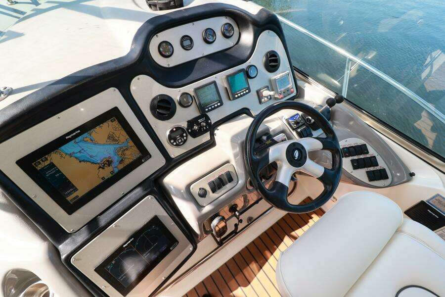 2007 Cruisers 520 Express