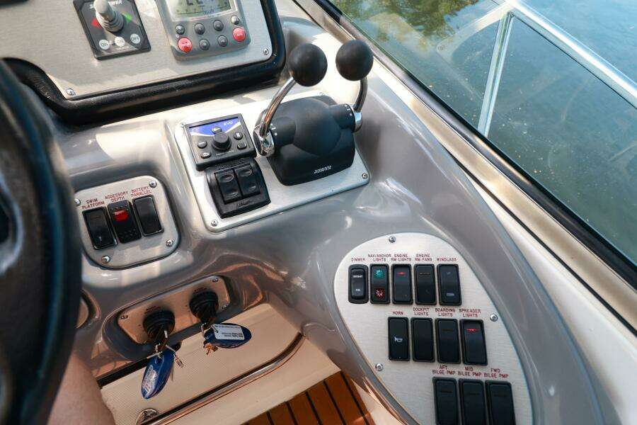 2007 Cruisers 520 Express