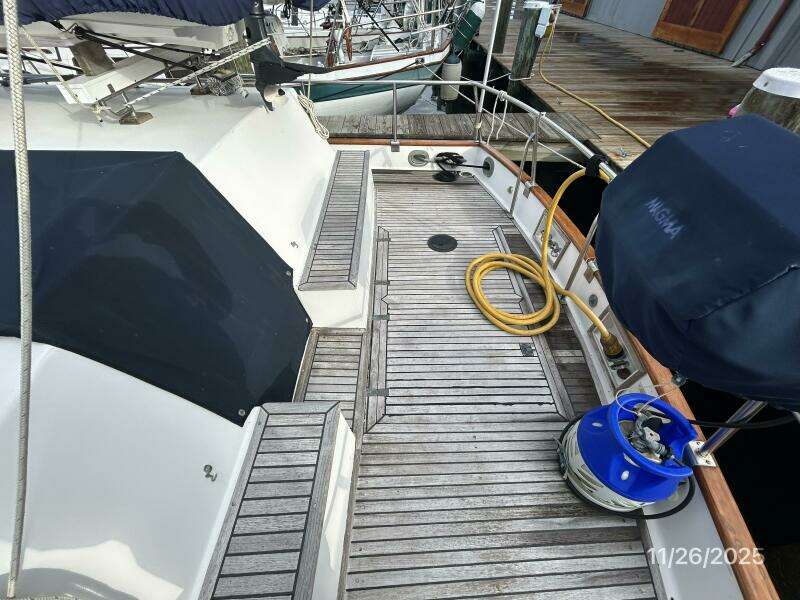 42' Grand Banks aftdeck starboard