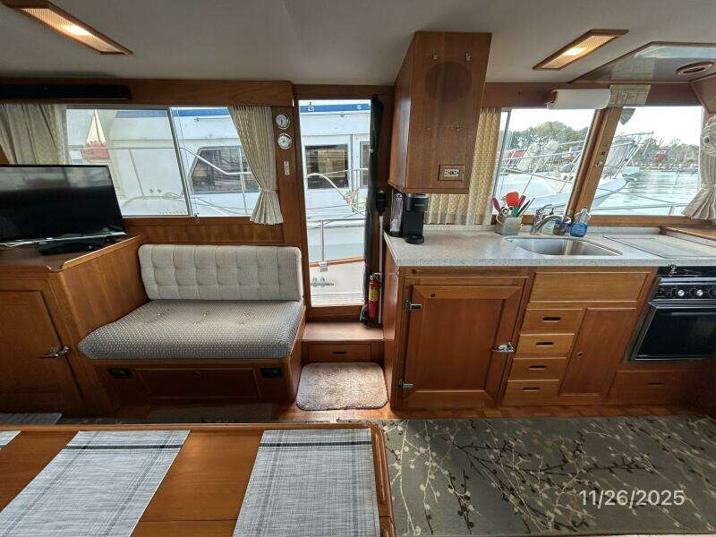 42' Grand Banks salon port