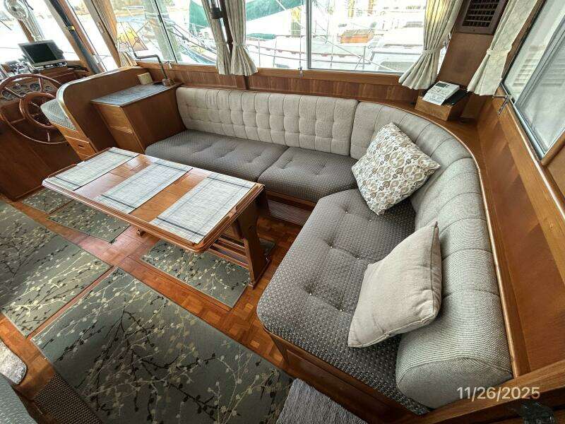 42' Grand Banks salon starboard seating2