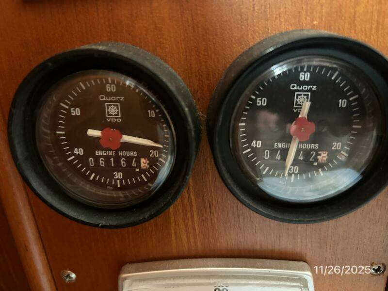 42' Grand Banks main engines hour meters
