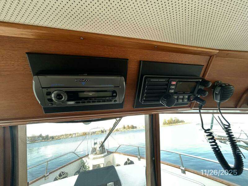 42' Grand Banks lower helm overhead electronics1