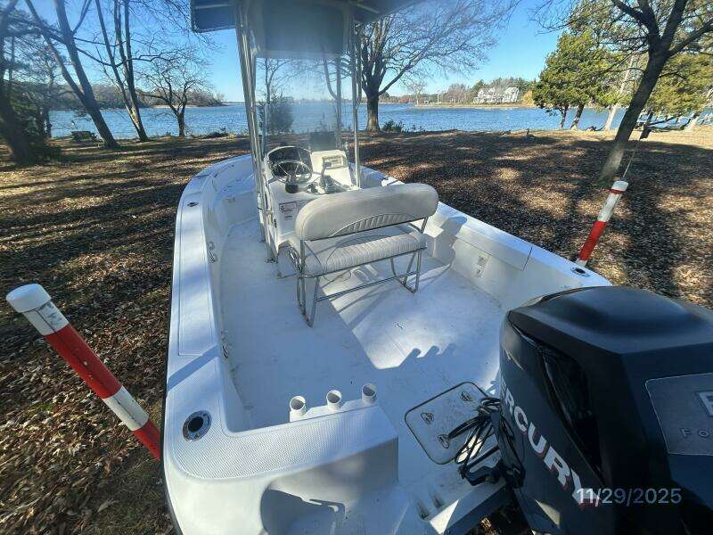 18' Mako cockpit forward