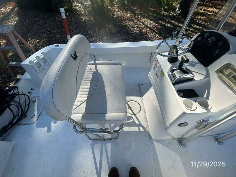 18' Mako cockpit port
