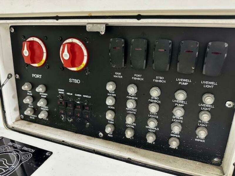 2016 Boston Whaler 285 Conquest