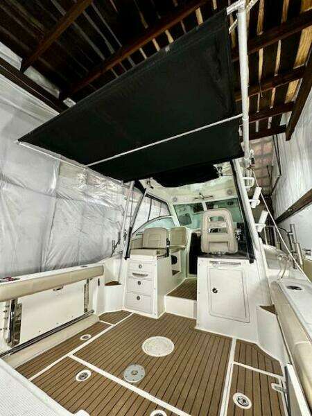 2016 Boston Whaler 285 Conquest