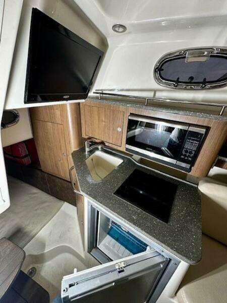 2016 Boston Whaler 285 Conquest