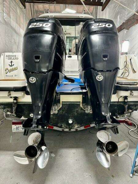 2016 Boston Whaler 285 Conquest