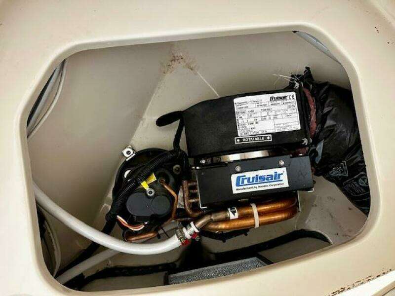 2016 Boston Whaler 285 Conquest