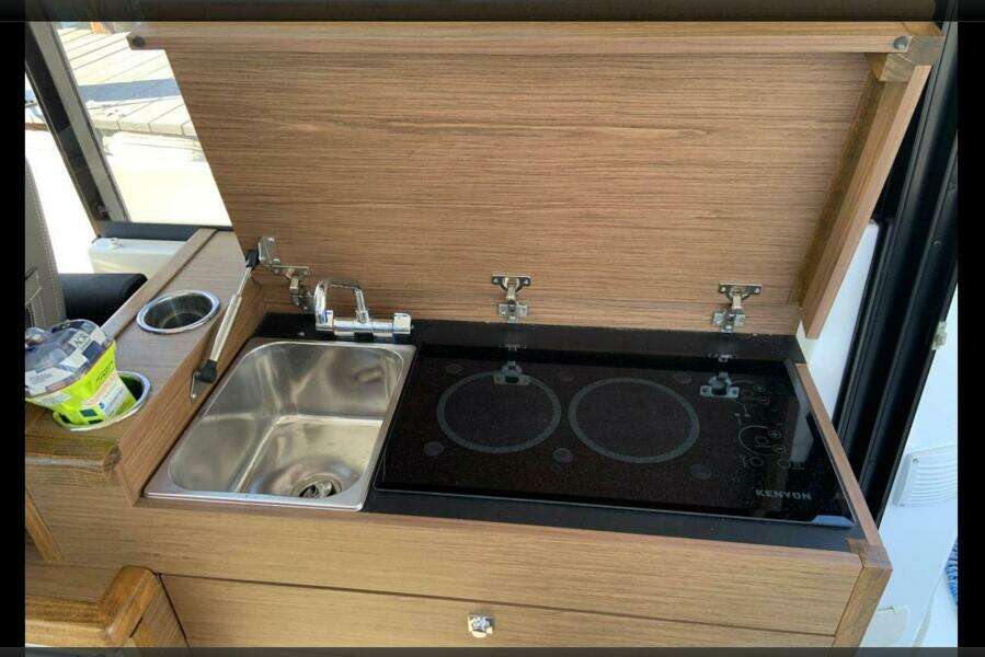 2018 Jeanneau NC 895