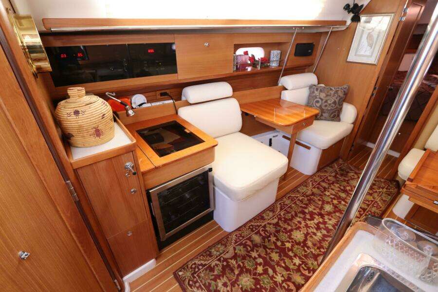 2011 Catalina 355