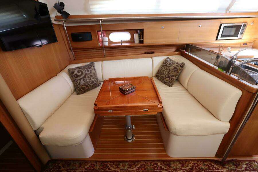2011 Catalina 355