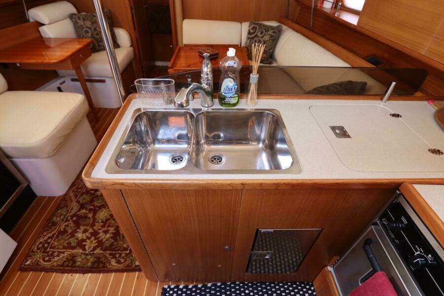 2011 Catalina 355