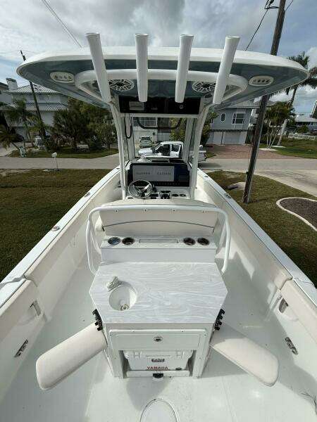 2025 Sea Hunt Escape 28 Center Console