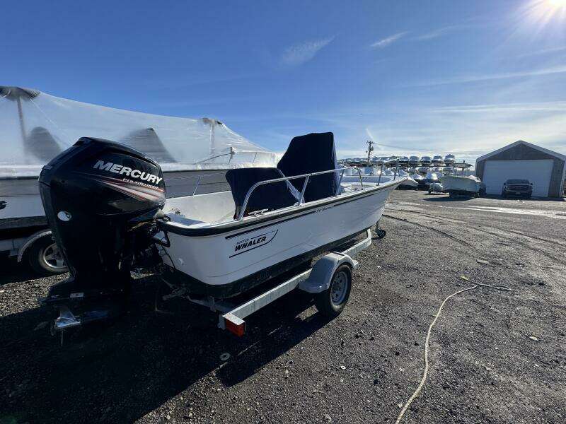 2015 Boston Whaler 170 Montauk