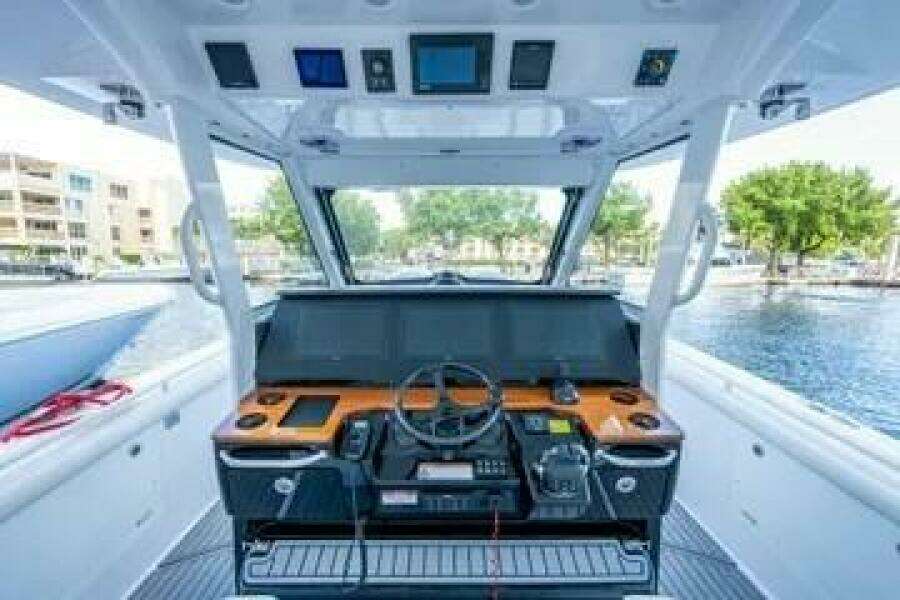 2020 Everglades 395 Center Console
