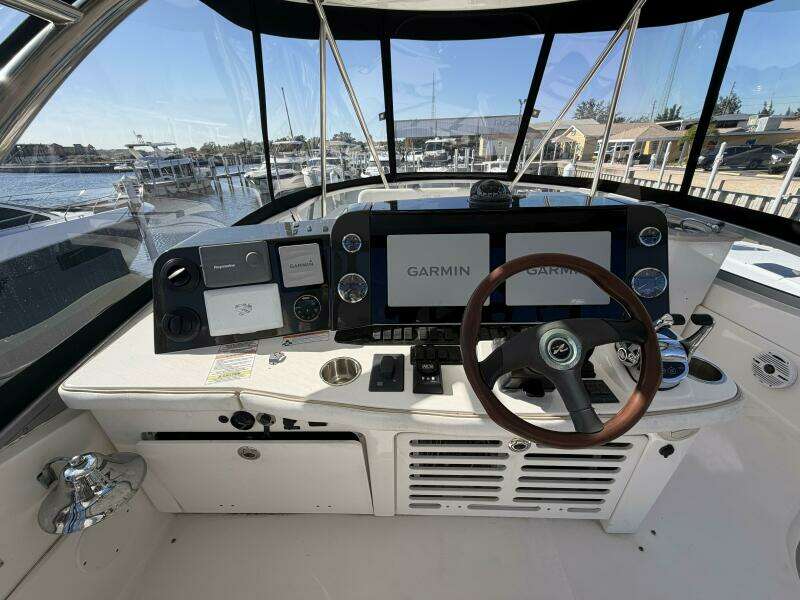 2008 Sea Ray 47 Sedan Bridge - Helm