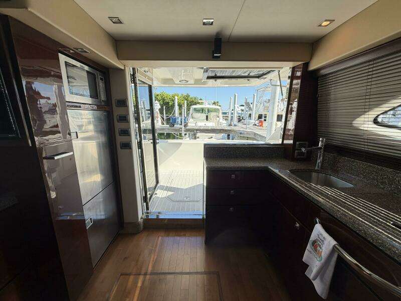 2008 Sea Ray 47 Sedan Bridge - Galley