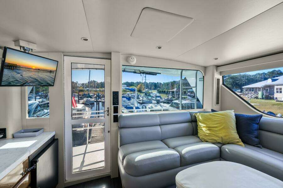 1999 Viking 58 Enclosed Flybridge