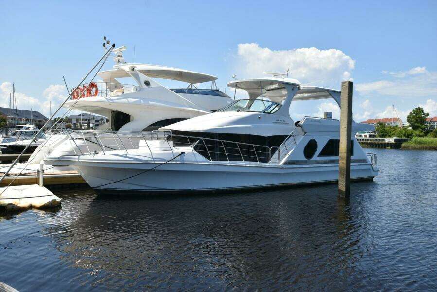 2005 Bluewater 5200