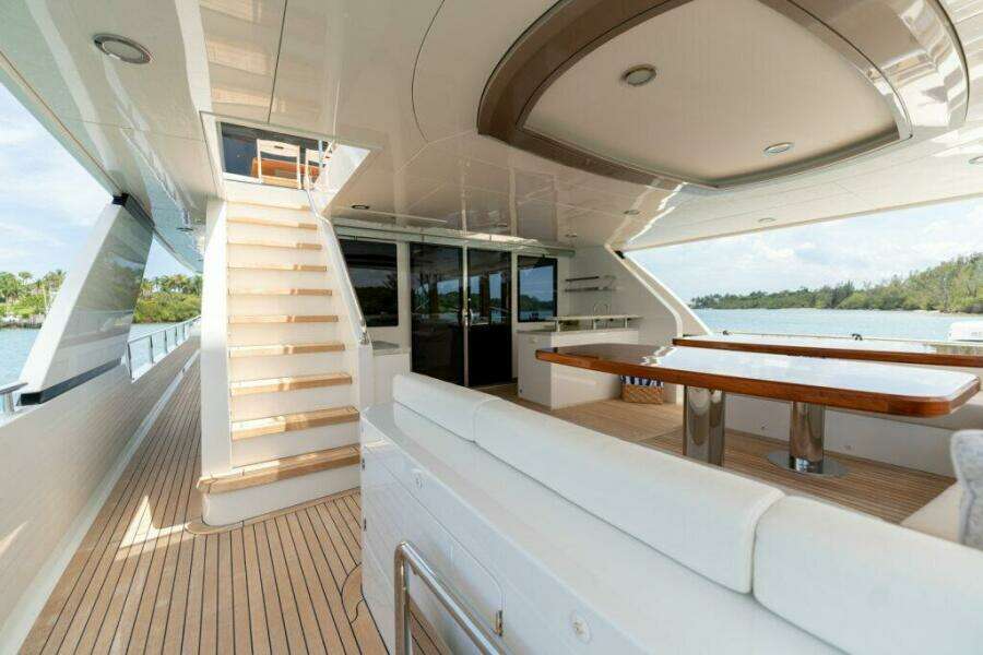 Ocean Alexander 100 ZEPHYR - Exterior Maindeck Aft