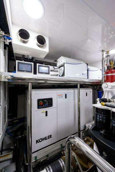 Ocean Alexander 100 ZEPHYR - Interior Engine Room