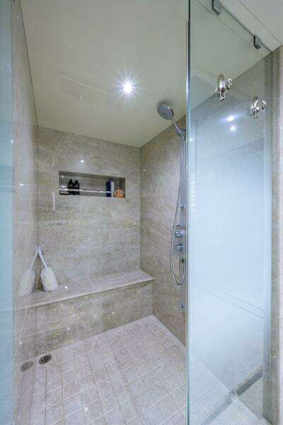 Ocean Alexander 100 ZEPHYR - Interior Master Stateroom Ensuite Head