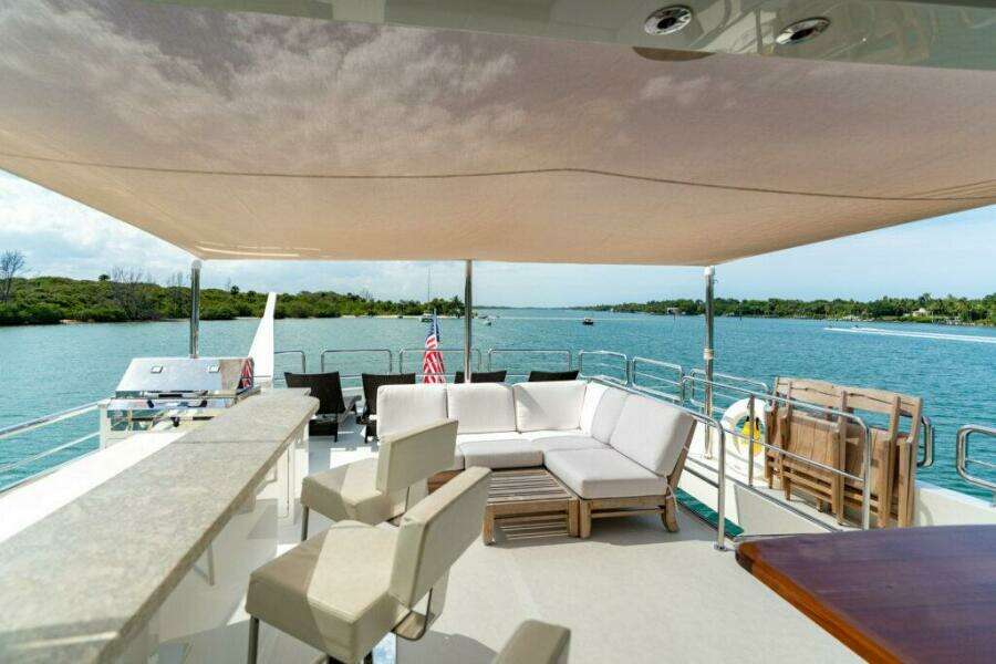 Ocean Alexander 100 ZEPHYR - Exterior Flybridge