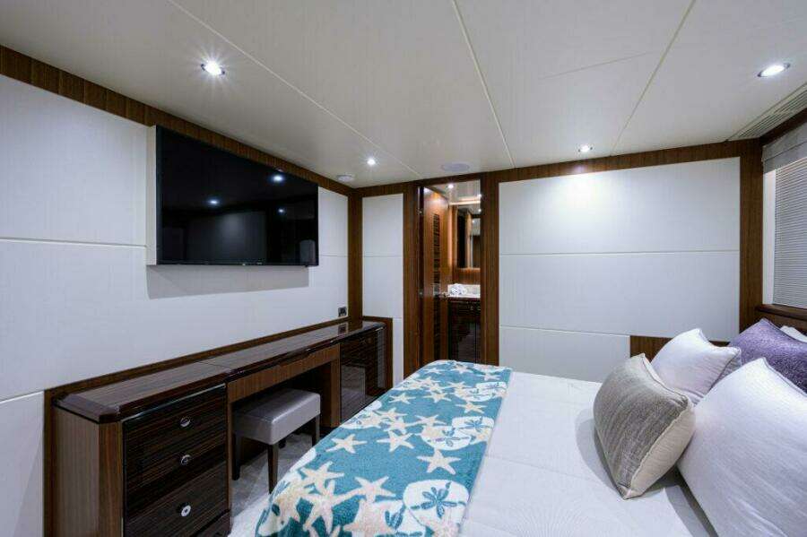 Ocean Alexander 100 ZEPHYR - Interior Guest Stateroom Port