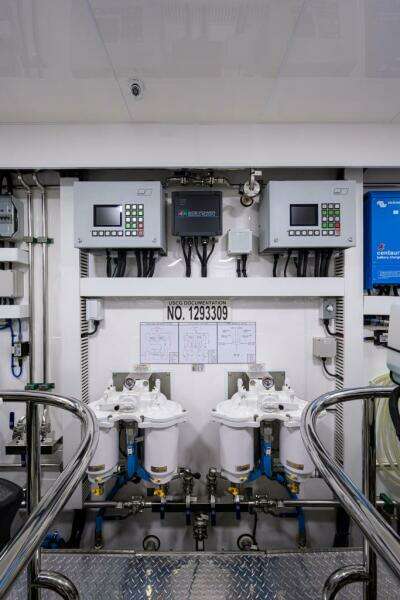 Ocean Alexander 100 ZEPHYR - Interior Engine Room