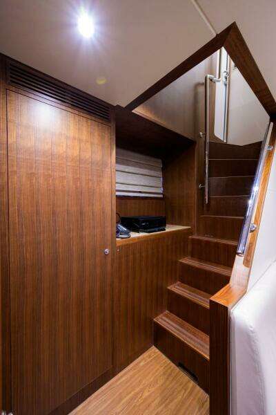 Ocean Alexander 100 ZEPHYR - Interior Crew Quarters
