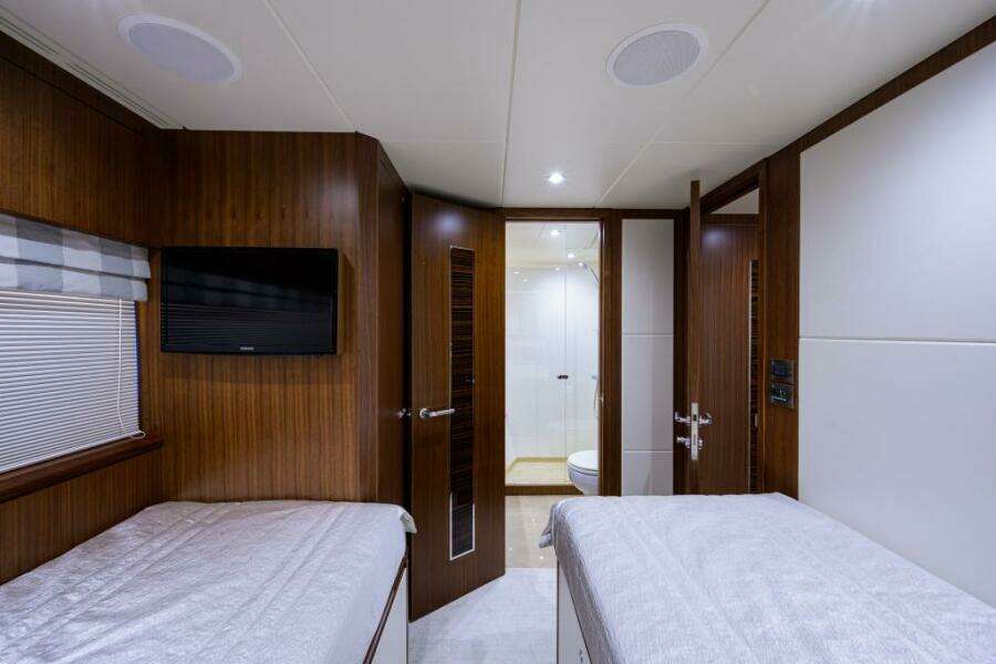 Ocean Alexander 100 ZEPHYR - Interior Guest Stateroom Port