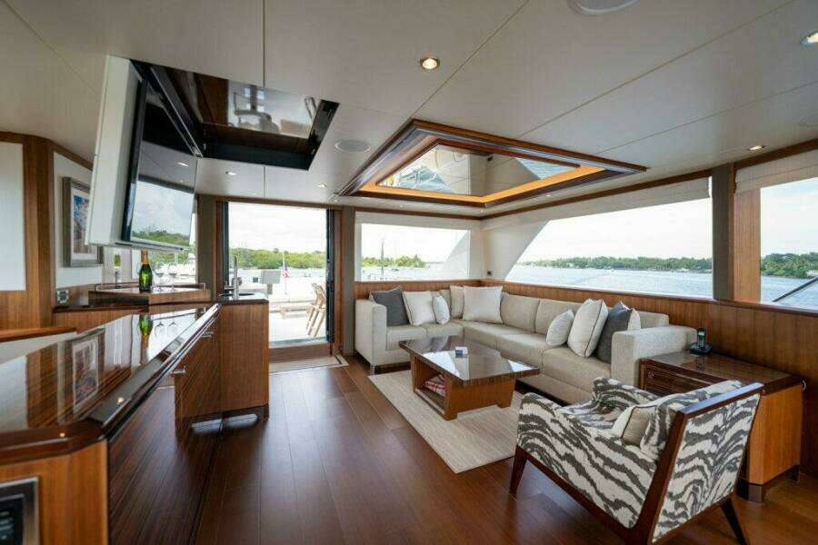 Ocean Alexander 100 ZEPHYR - Interior Flybridge