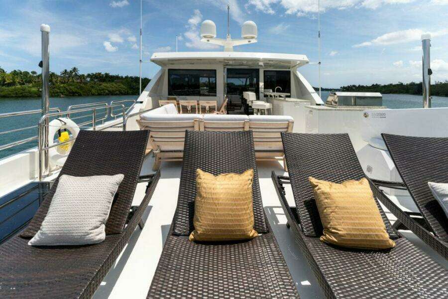 Ocean Alexander 100 ZEPHYR - Exterior Flybridge